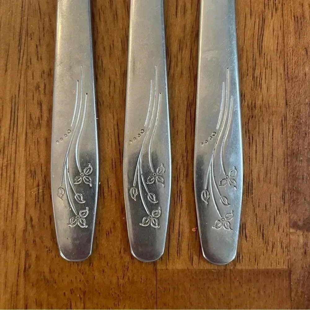 Vintage Stainless Wallace Floral Flatware Boho‎ - 3 Large Spoons 3 Dinner Knives